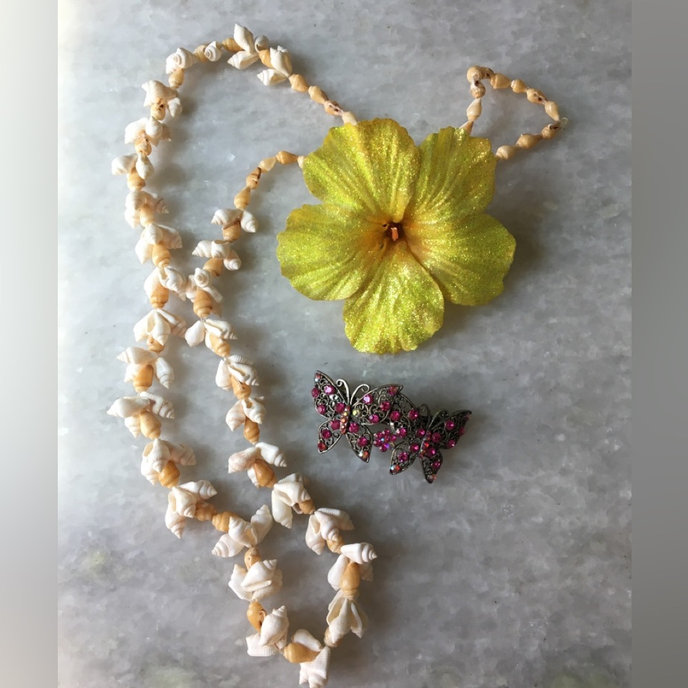 ✨Long shell necklace, Pink Butterfly Hair-clip &Yellow glitter Flower Barrette ✨ - Picture 1 of 16